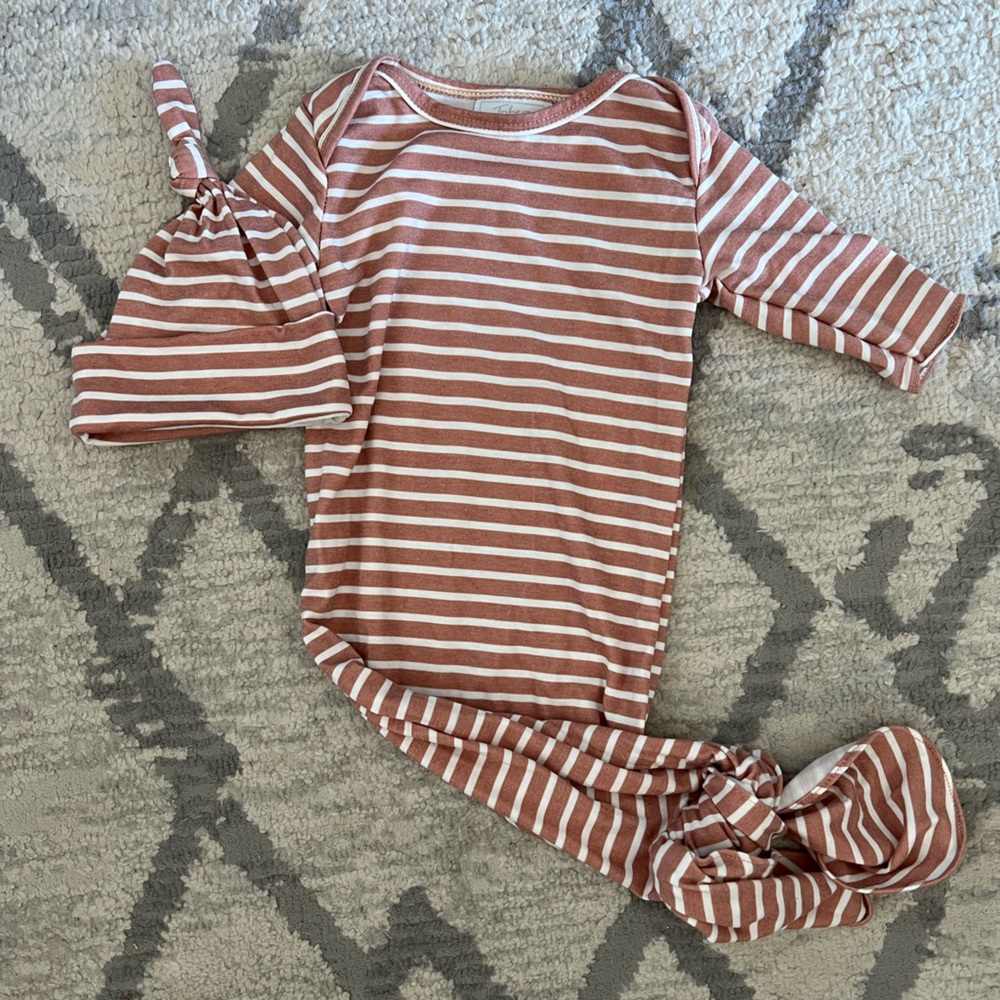 NWOT 0-3m Knotted Gown and Hat